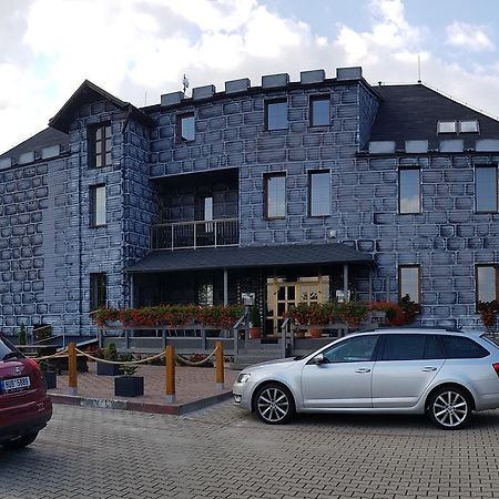 Hotel Camelot Tisá Zewnętrze zdjęcie