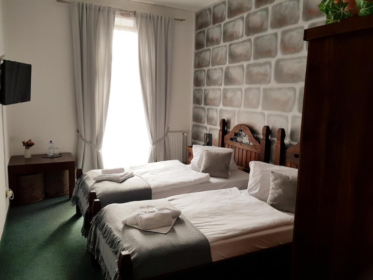 Hotel Camelot Tisá Zewnętrze zdjęcie