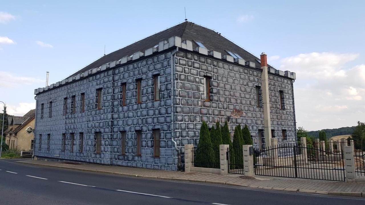 Hotel Camelot Tisá Zewnętrze zdjęcie