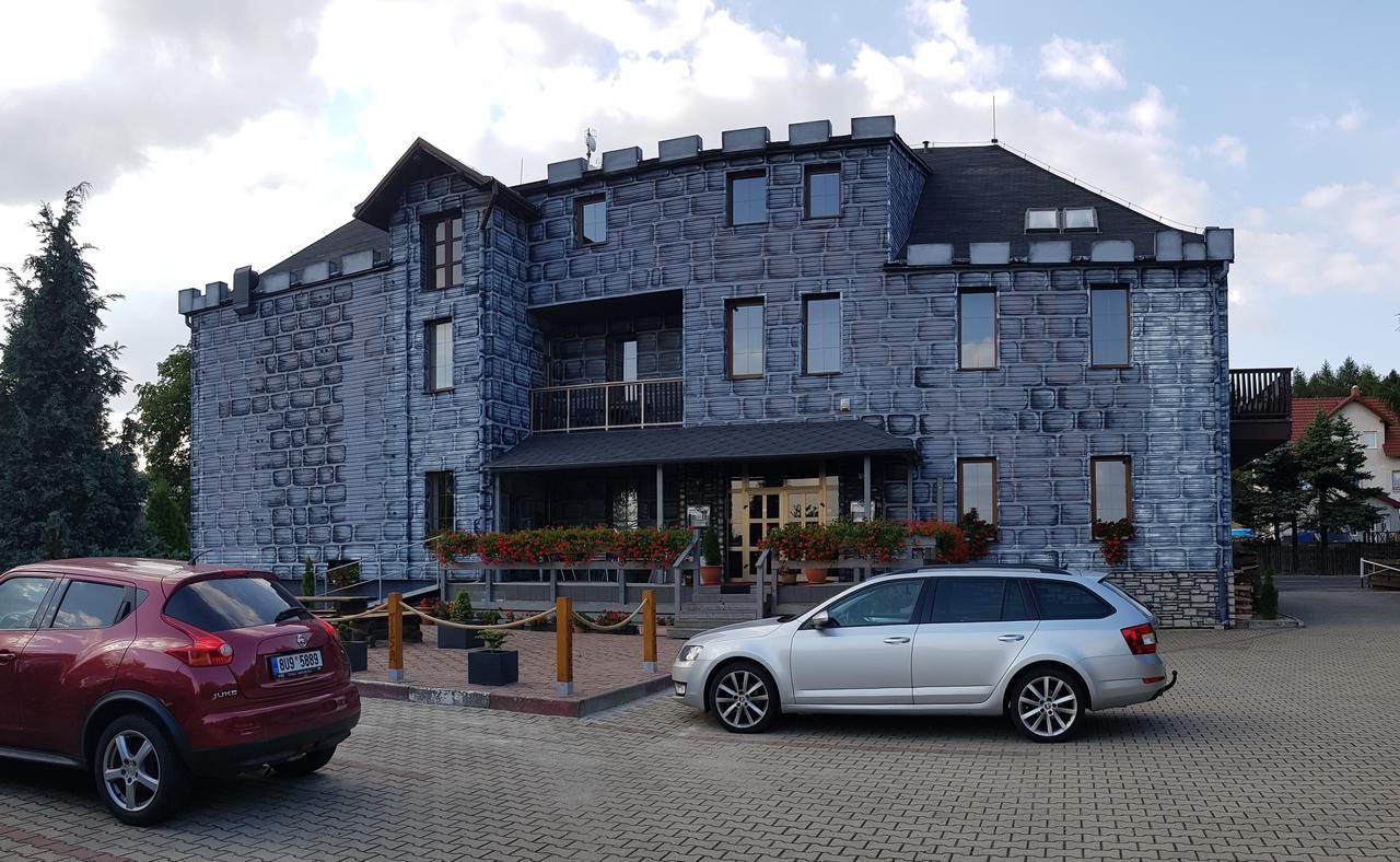 Hotel Camelot Tisá Zewnętrze zdjęcie
