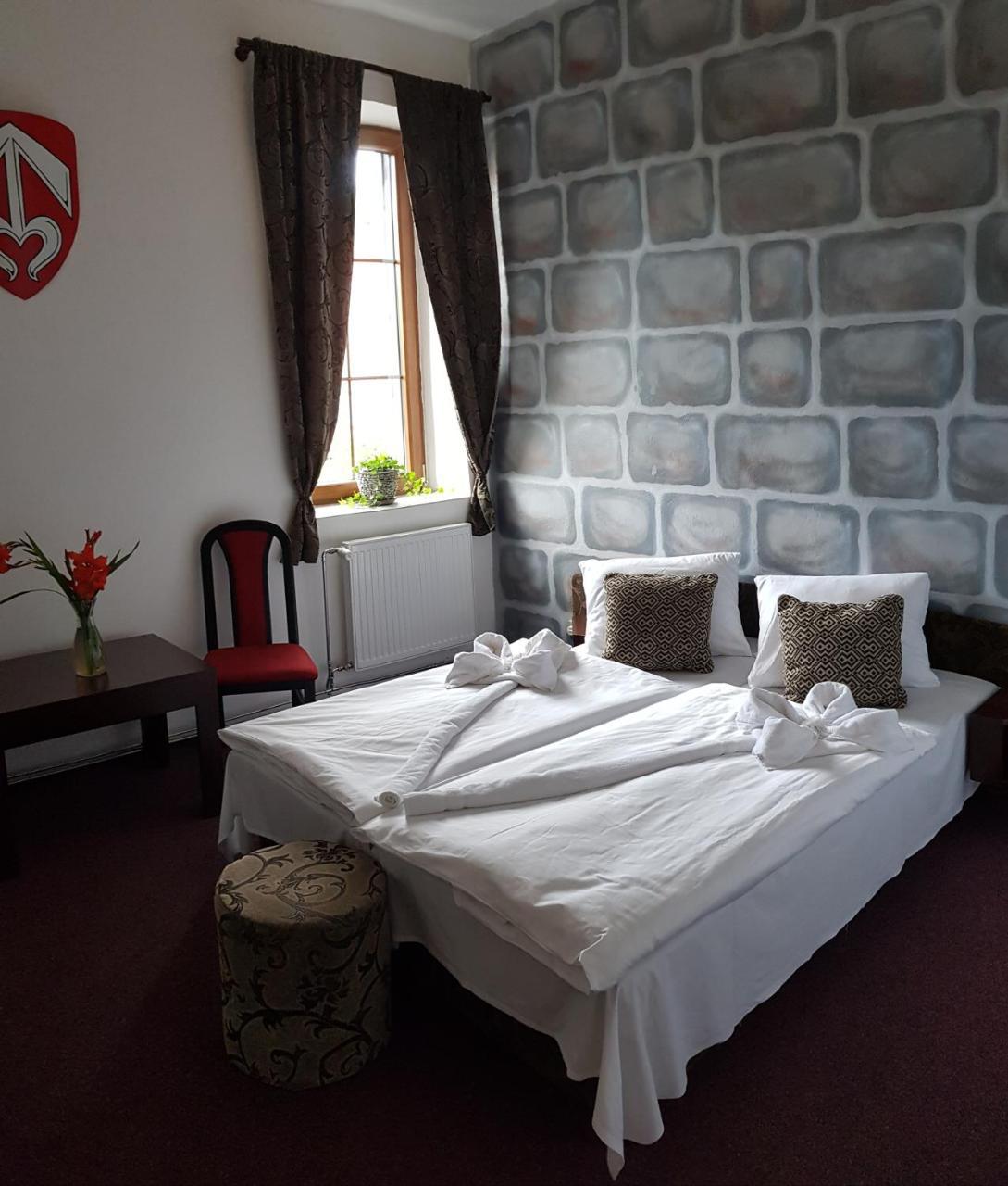 Hotel Camelot Tisá Zewnętrze zdjęcie