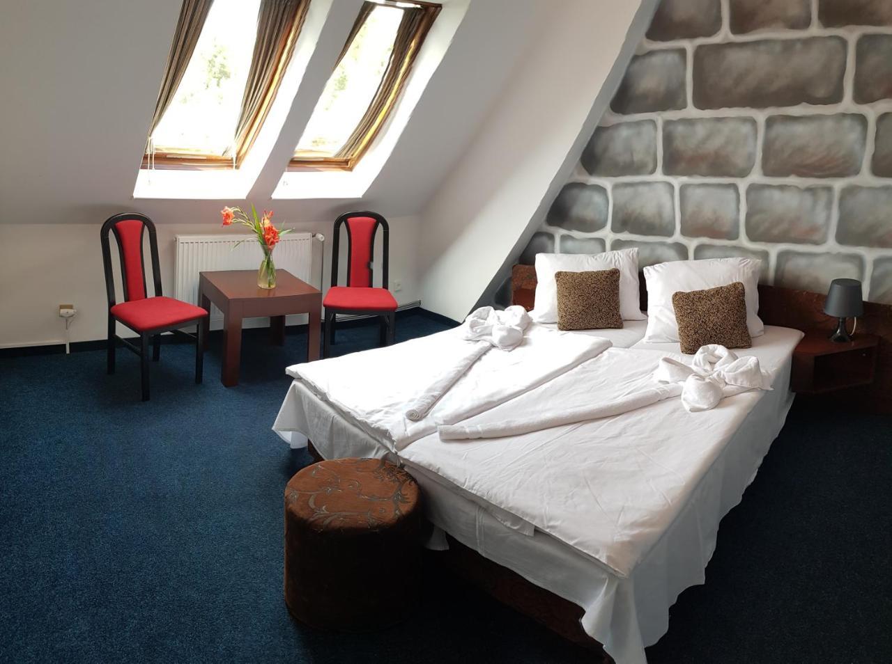 Hotel Camelot Tisá Zewnętrze zdjęcie